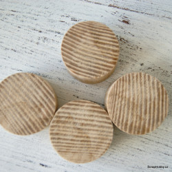 Kulaté, dřevěné držátko k razítkům v prům. 4 cm