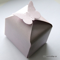 Papírová krabička s motýlkem